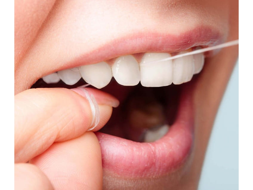 5x Nić dentystyczna Elmex 50 m miętowa – woskowana, łatwe prowadzenie Waga produktu z opakowaniem jednostkowym 24 kg