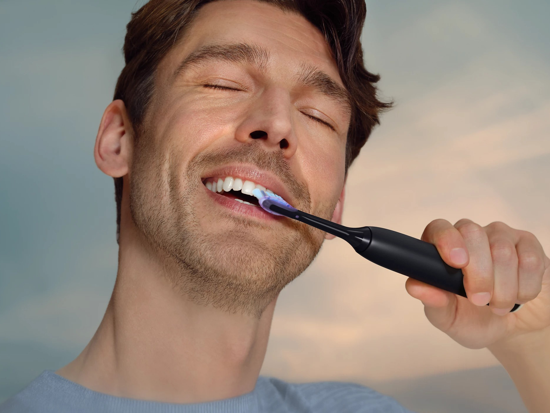 Philips Sonicare HX7421/01 – czarna elektryczna szczoteczka soniczna Kolor dominujący czarny