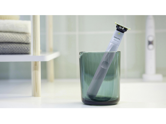 Golarka Philips OneBlade First Shave QP1324/20, Zestaw z Etui Podróżnym Kolor dominujący niebieski