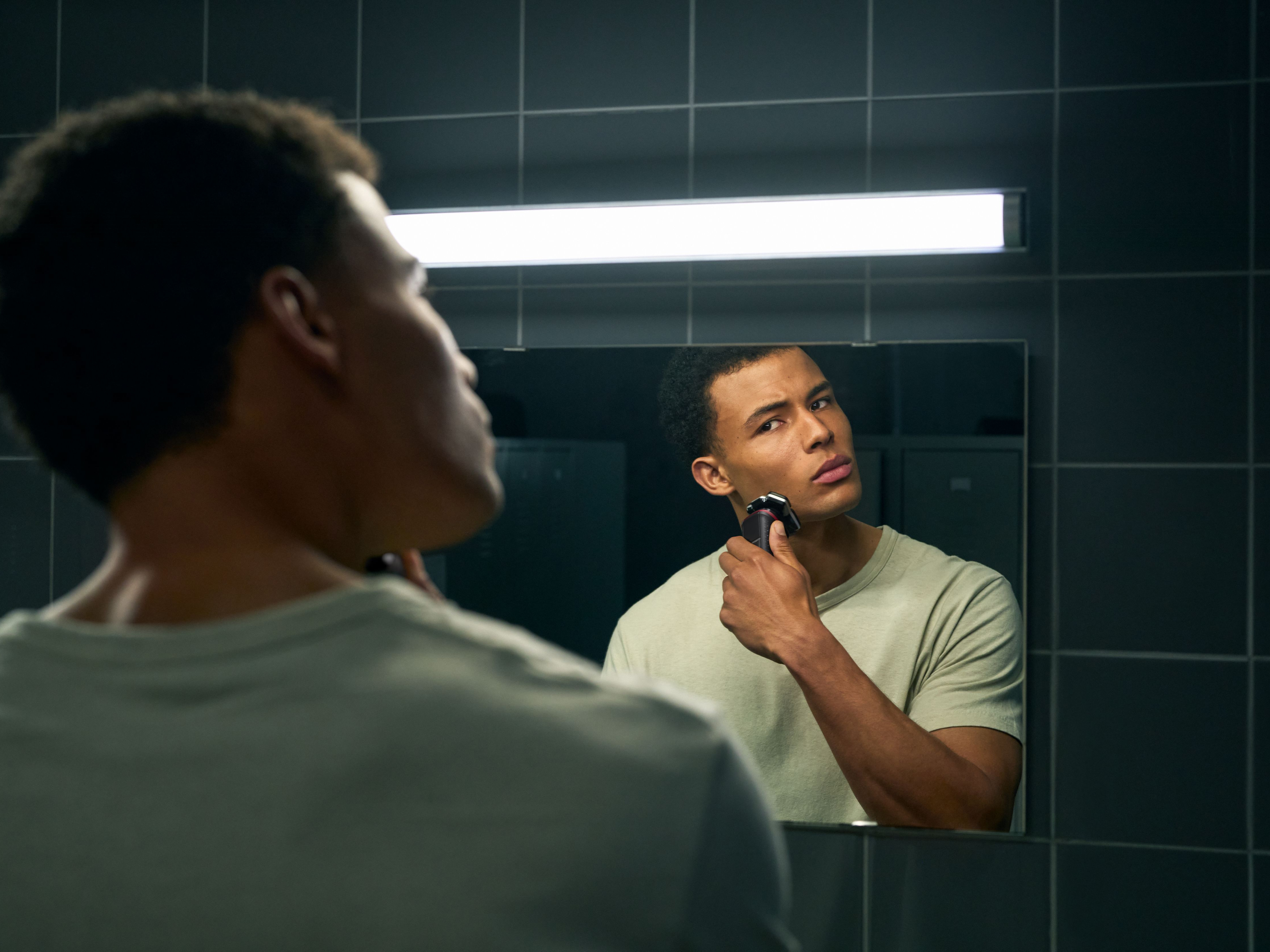 Golarka Maszynka Elektryczna do Golenia Philips Series 5000 S5883/10 + Etui Model S5883/10